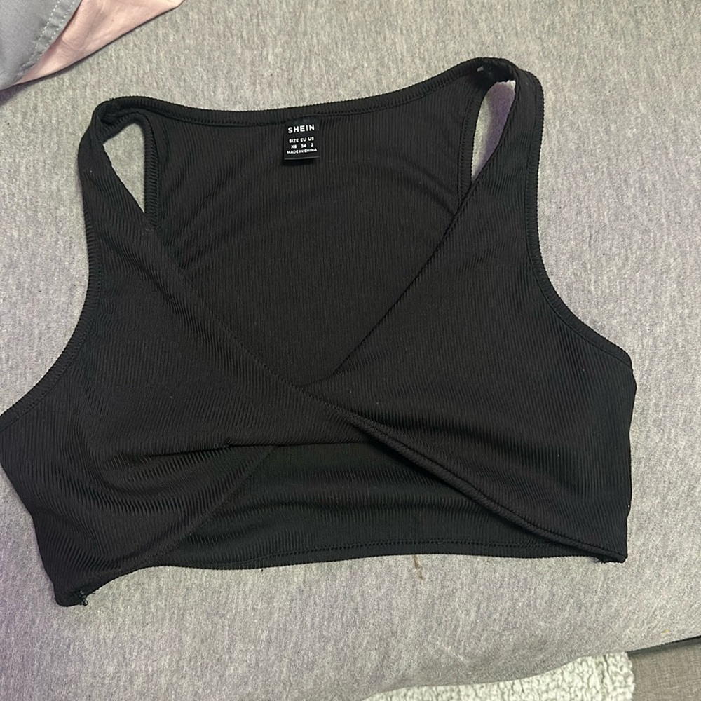 never worn, very good condition! just dont have the chest for this top.